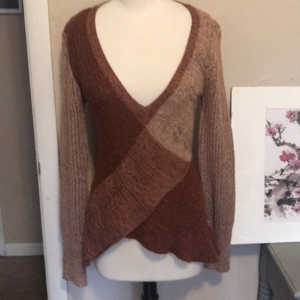 Beautiful knit sweater from the Buckle 🍁💋🌈